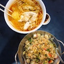 Curry chicken noodle and seafood fried rice - yummy dinner for my tummy.