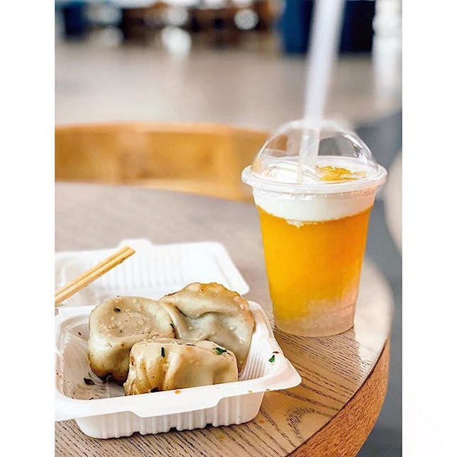 #Throwback to last week’s short meet-up with fried soup dumplings from Yang’s and mango sago drink from Hui Lau San.