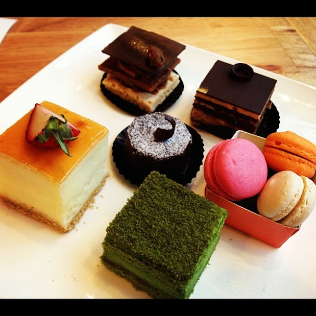 Petit fours to share!