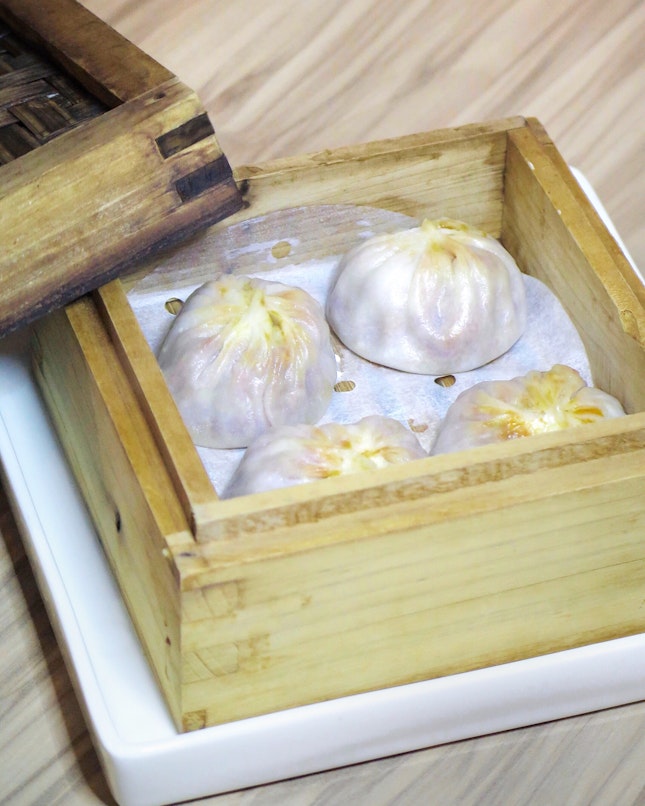 Chilli Pomelo Crab Meat & Minced Pork Xiao Long Bao 辣椒螃蟹小籠包 [$9]