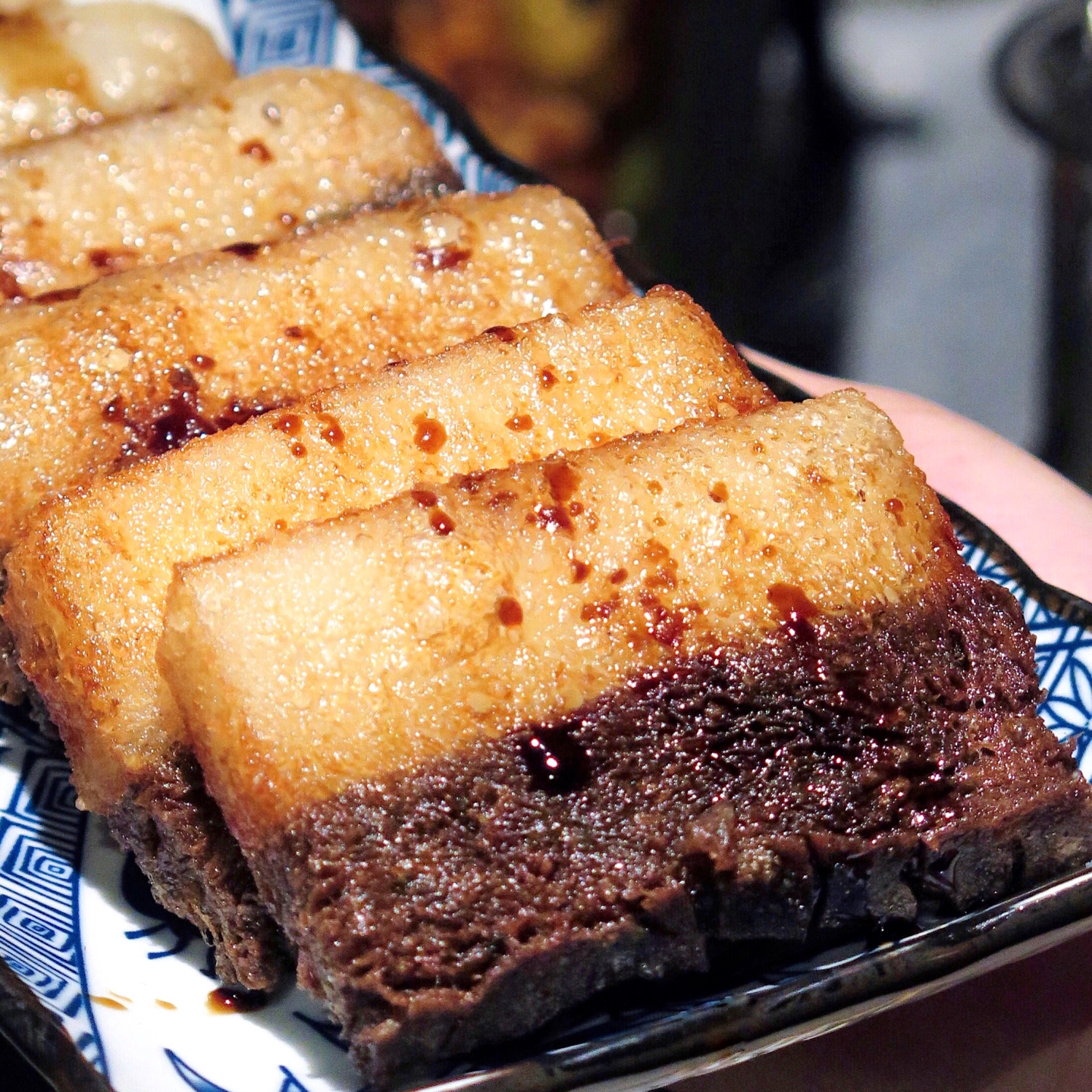 鴛鴦糍粑 Deep Fried Sticky Rice Cake with Black Sesame at Tan