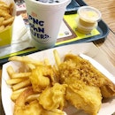 Long John Silvers always reminds me of my secondary school days where we'd head over to Lot 1 after school and feast on some fried food.