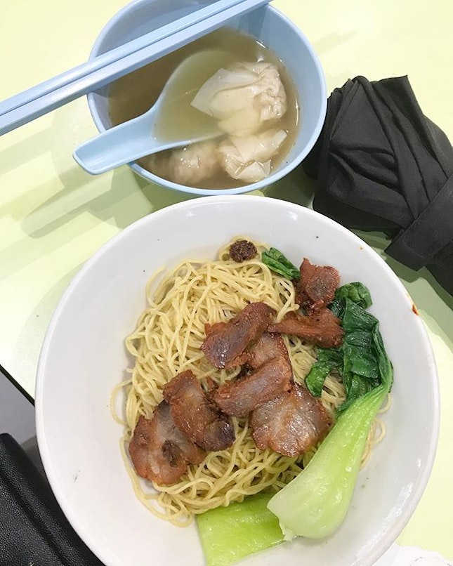 A small bowl of wanton mee but oh so delicious and fresh egg noodles
.