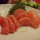 i love salmon sashimi.
