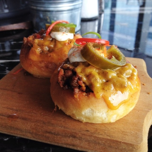 The chili con carne volcano topped with cheddar cheese ($13 for 2) from #CookandBrew is decidedly bold in terms of flavour, best enjoyed with a Pure Blonde beer.