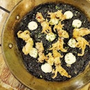 Squid ink paella pasta with crispy calamares @1_una ?