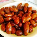 Steamed peanuts - a standard complimentary entree in most Chinese restaurants - (2cals/peanut).