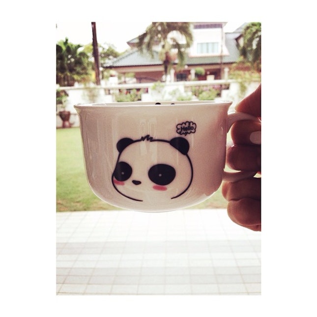 Panda mug says 'Hello'🐼💬 on a rainy sunday morning⛅️ #morning#coffee#cupofjoe#panda#sundayfunday❤️