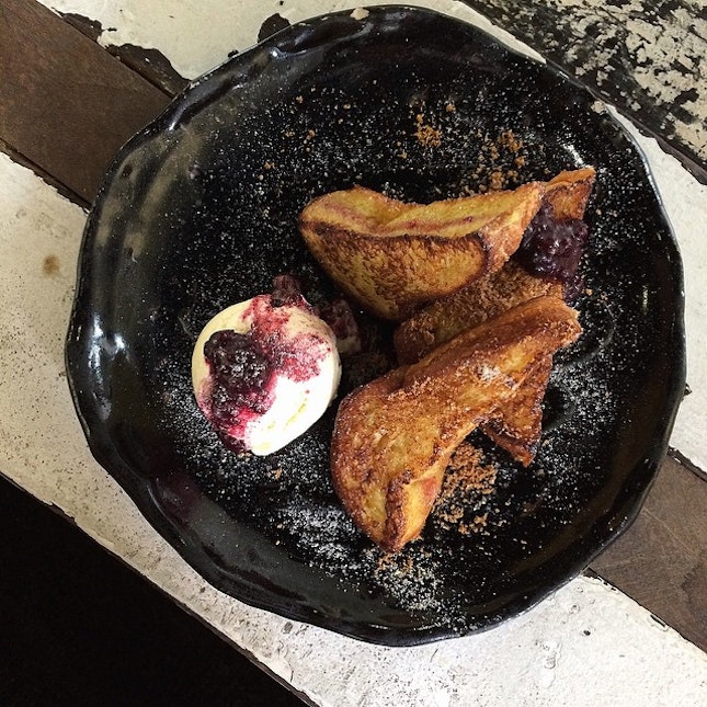 As you probably already know that the Peanut Butter & Jelly stuffed French Toast is back.