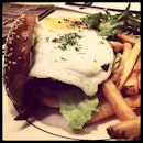 The breakfast burger #burger #piquenique #jcube #jurong #foodphotography #foodie #foodporn #vegetables #makanhunt
