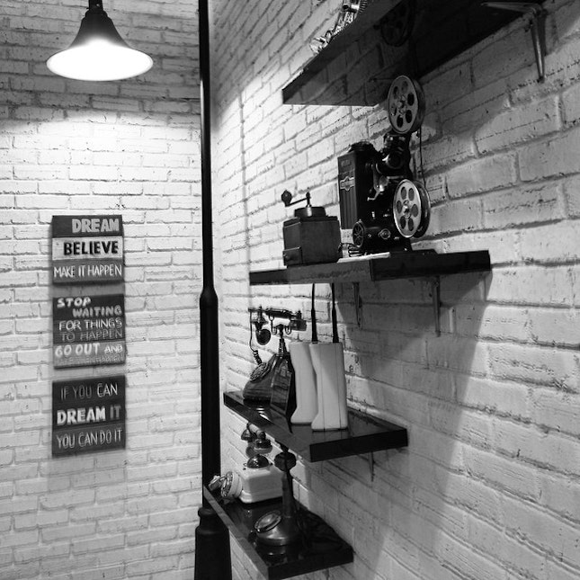 Trafique #interior #coffee #cafe #hangtuah9