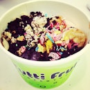 Big fat yogurt cup with loads of toppings!