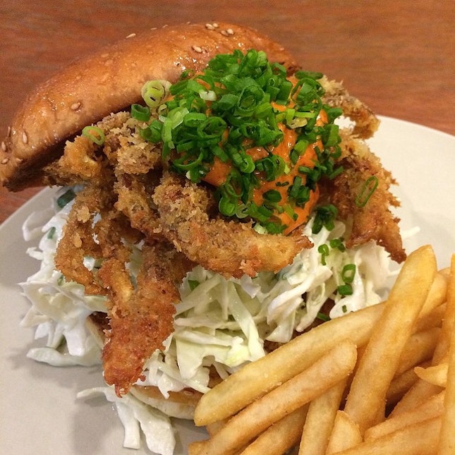 Just on time to grab my soft shell crab burger for dinner, before the folks snooze for the day.