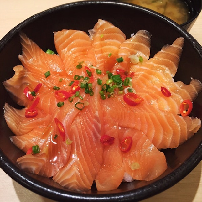 Ichiban Don: A Raw Salmon Rice Bowl Gets A Spicy Twist ($13.90++)