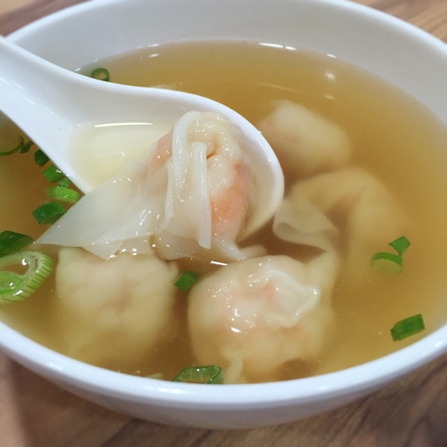 A Must-try: Prawn Wanton Soup ($5.50 for 6pcs)
