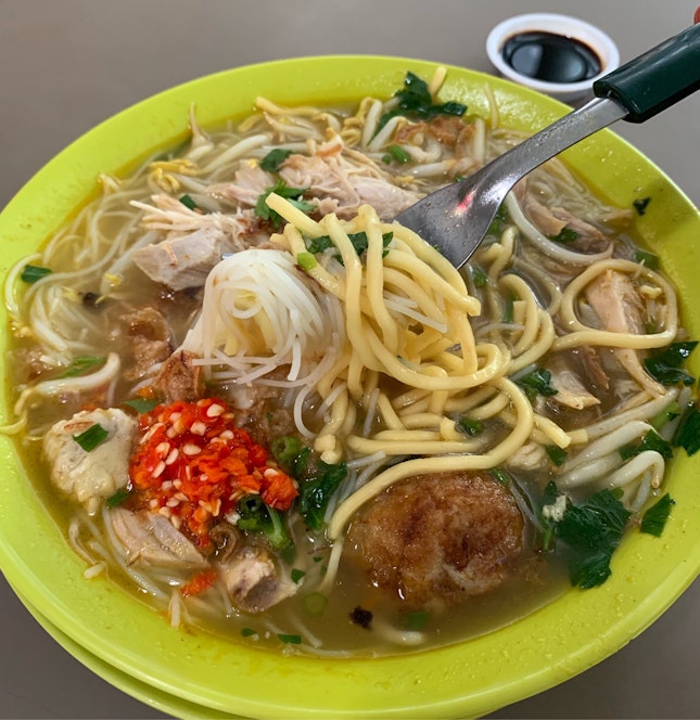 The Mee Soto That Many People Queue For