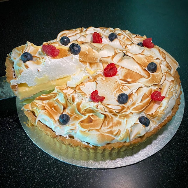 If You Love Lemon-flavoured Bakes, This NEW Lemon Meringue Pie Is A Must Try! ($65 before GST)
