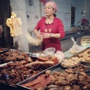 Went to walk around a wet market and squeeze with the older generations of Taiwan.