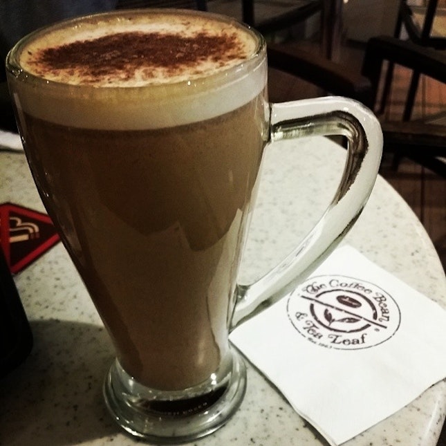 Double chocolate latte on a Friday night ♡ 
#igsg #lifeisgood #goodtimes #thecoffeebeanandtealeaf #coffeebean #instagood #cafe #love