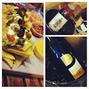 TGIF~~ 1 Moscato, 1 Champagne and a plate of Nachos.