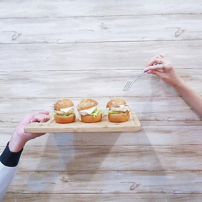 Open Sesame Mini Burgers •SGD $12 set of 3•

This is one of the items that's on The Holqa cafe's revamped menu.