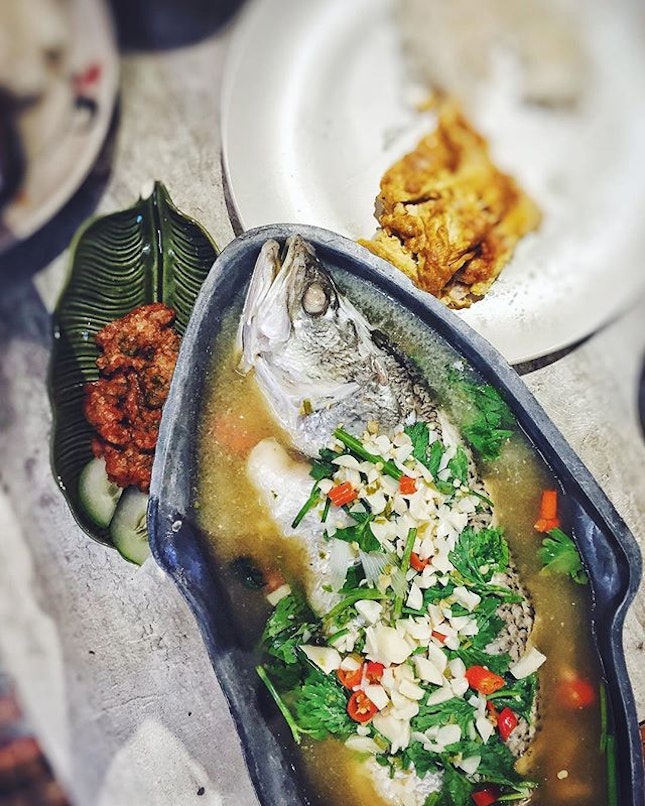 👍🏻👍🏻👍🏻
#seabass#thaifood#instapic#instamood#foodporn#burpple#instafood#yum#steamfish#instadaily#foodie#foodstagram