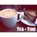 #whitagram #teatime #cakes #afternoon #coffee #starbucks #food #foodie #foodporn #instafood