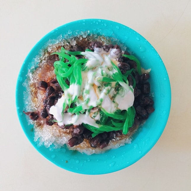 How about a bowl of cold chendol for the insanely scorching weather?