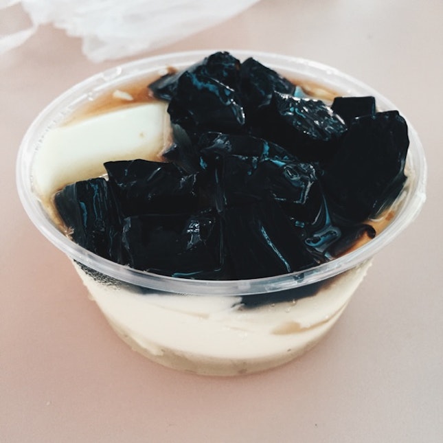 Cold Beancurd With Grass Jelly