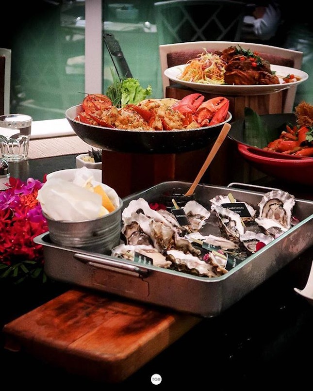 [10 At Claymore]
•
From the 1st April to 30 April, get to indulge in Oysters and Lobsters, with 5 different types of oysters from Canada, France, Ireland, New Zealand and USA.