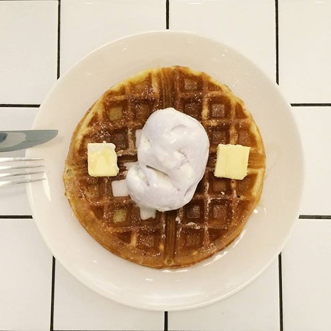 Since it's quite a while that I had waffles, why not a Classic Waffles with Coconut Taro!