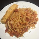 Arrabiata Spaghetti with Baked Salmon

The tomato-based spaghetti was full of flavour and spicy.