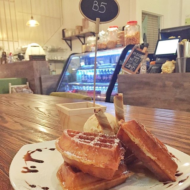 Situated just opposite Astons at Changi Village, this laid-back cafe serves pretty decent ice cream and waffles!
