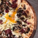 Jiggle the egg on a Carbonara Pizza 😋 Generous amount of mushrooms & bacon.