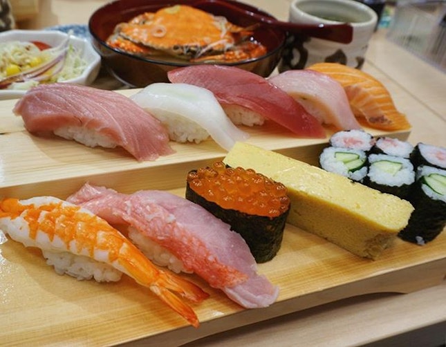 Glorious, thick, fat, juicy slices of fresh #fish on top of sweet delectable #sushi rice, crab soup and a salad - all this for just $20++ (opening special).