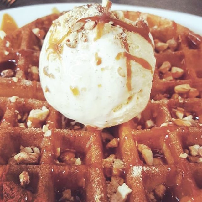 "I've said it before and I will say it again...#bestwaffleinsingapore #rooseveltsdinerbar " by @drchrislooi

Thanks for loving our salted caramel waffles so much!