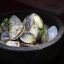 Asari Ishinabe Soup (clams cooked in stone pot with japanese-style sauce) #takepicha #dinewithannna #livetoeat #food #foodie #foodporn #foodspotting #foodgasm #nomnom #yummy #delicious #foodlover #instafood #clams #watami #japanese #oneutama