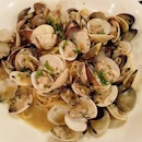 Vongole Pasta - Clams served with pasta.