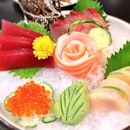 Beautiful beautiful Sashimi Moriawase. Can't bear to 'destroy' it. Which is your fav piece of sashimi?