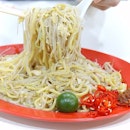 Talk about the best Hokkien Mee in Singapore, and Chomp Chomp Food Centre comes to mind.