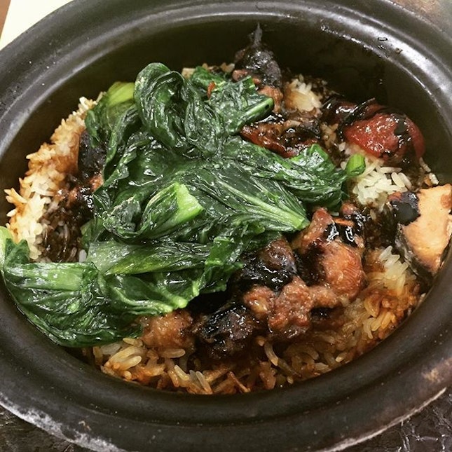 Golden Mile Food Centre has lots of gems, and Yew Chuan Claypot Rice is one of them!