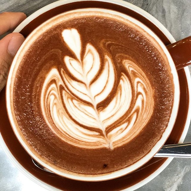 What a perfect weather for a perfect hot chocolate while sitting outdoor

Hot Chocolate - S$6
📍: @commonmanstan Singapore