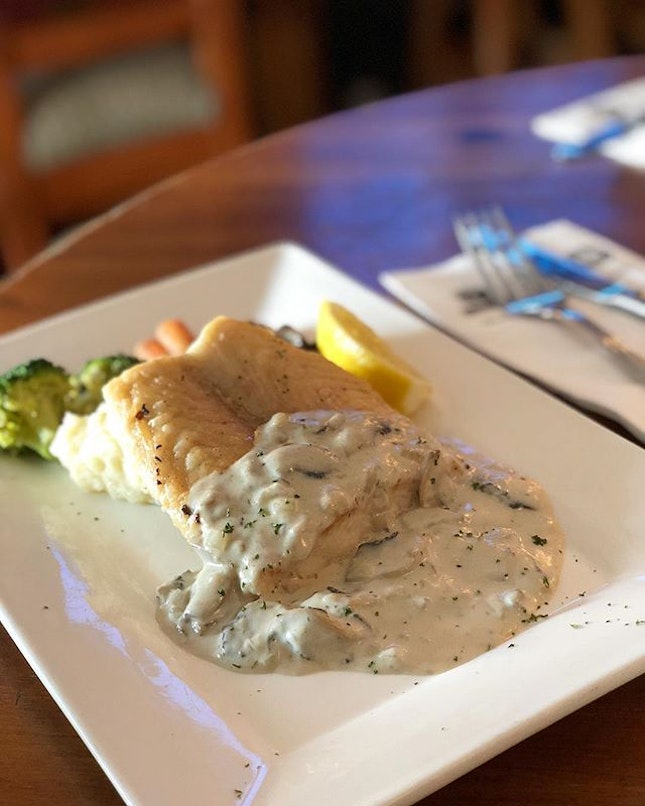 <🇩🇪> Eile mit Weile
<🇬🇧> Enjoy while living the fast life
•
🐠: Grilled Dory with Mushroom Cream Sauce - S$10
📍: @pennyblack.sg Singapore
