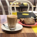 <🇩🇪> Mut steht am Anfang des Handelns, Glück am Ende
<🇬🇧> Courage First, Happiness Later
•
☕️: Honey Ginger Chai - S$6.00
🥧: Banana Bread - S$3.50
📍: @kithsingapore Singapore