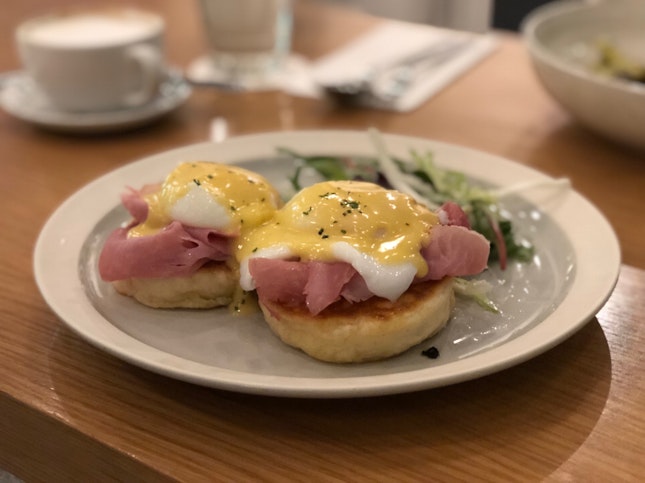 Eggs Benedict With Homemade Crumpets