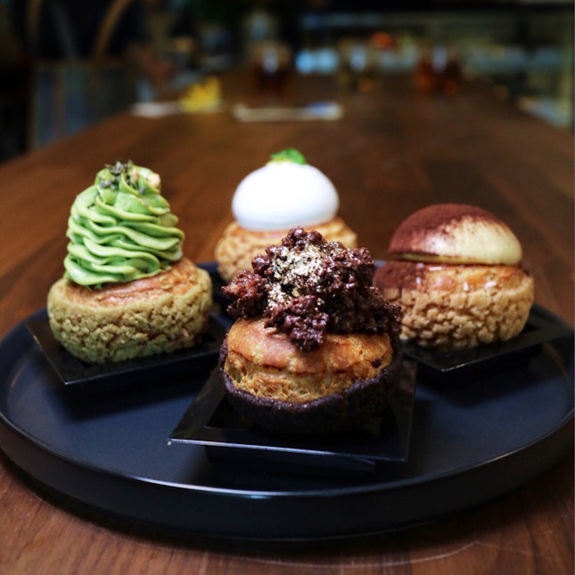 There's a wide array of choux pastries at Ollella and out of the 4 that we have chosen, 3 of them stood out. 
