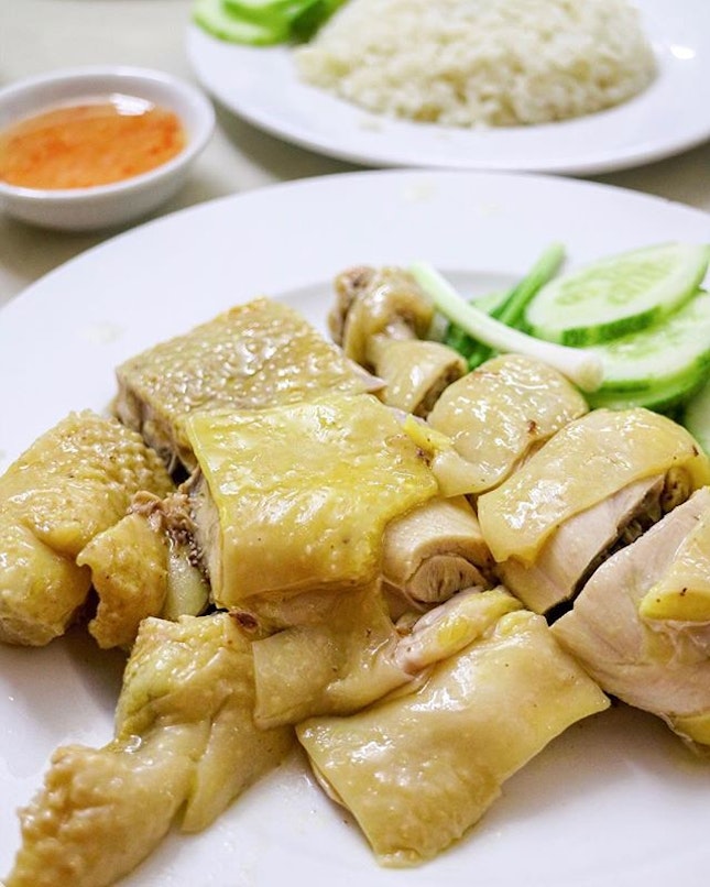 Since there’s a huge Chinese influence here in Ho Chi Minh, why not try their Hainanese chicken rice to compare how different it is here and back home?