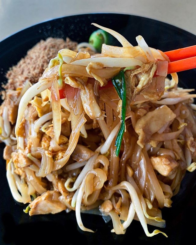 Back at Nimman Soi 9 for lunch and this time round, instead of the basil pork rice, I got the Pad Thai ($5.50) instead.