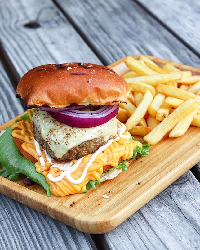 Located a stone’s throw from Kallang MRT lies a bistro bar that serves up burgers, mains and bar bites to pair with your favourite booze.