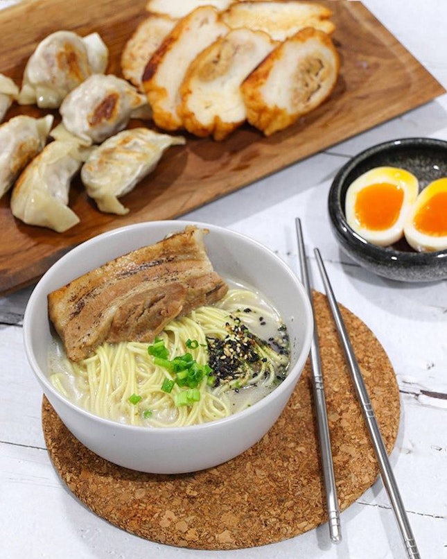 Raining weathers and craving for a hot bowl of ramen in that moment?